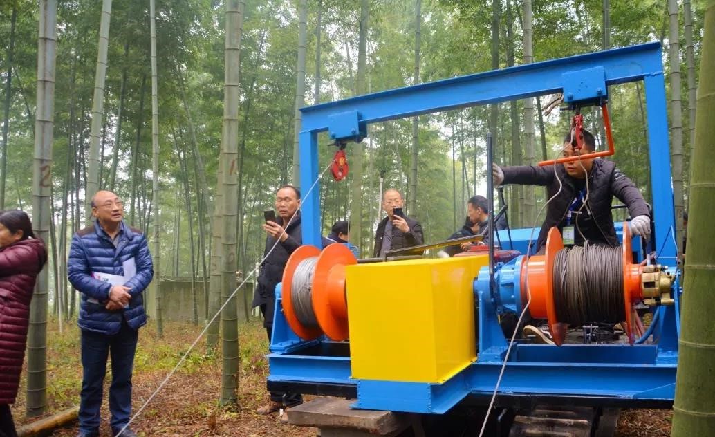 竹子場內運輸機具展示（正在作業的竹木纜索式拖拽機） (2).jpg