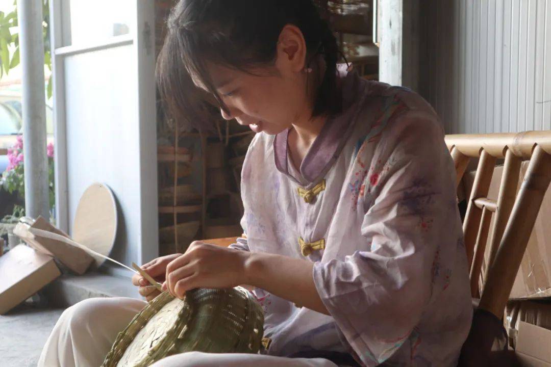 劉霞冰.jpg