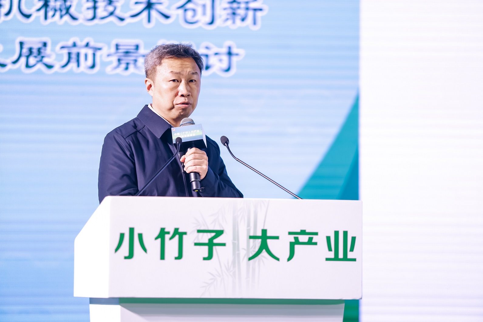 張偉.JPG